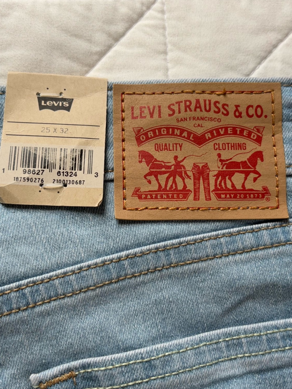 Levi's 725 High Rise Bootcut Jeans Rhinestone Side Stripe NWT 25x32 - Picture 8 of 8